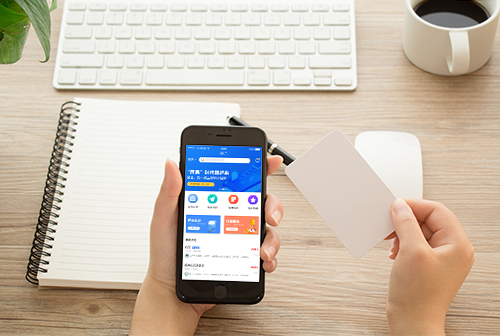 ��ɫ����С����